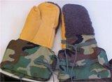 ECW mitten set in Woodland Camouflage Pattern